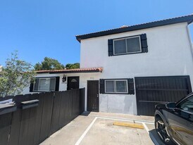 995 Rosecrans St in San Diego, CA - Building Photo