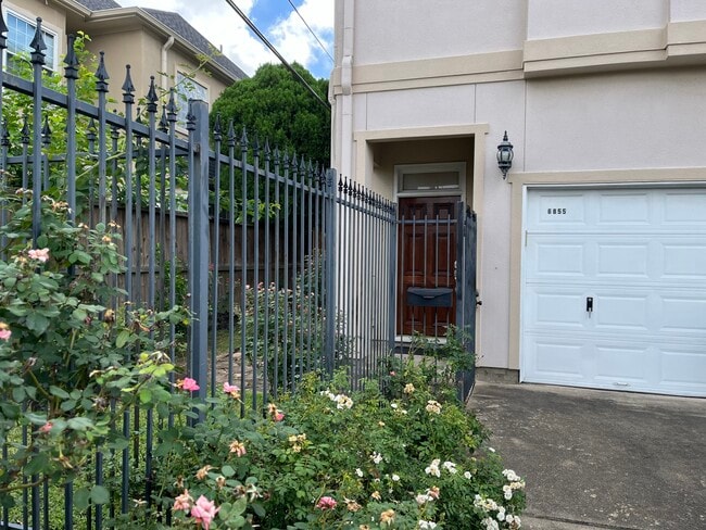 property at 6855 Bellgreen Dr