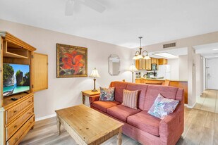 600 Neapolitan Way in Naples, FL - Building Photo