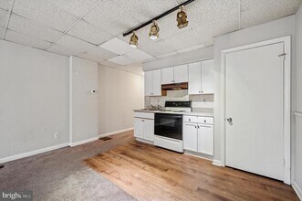 271 N Wycombe Ave in Lansdowne, PA - Building Photo - Building Photo