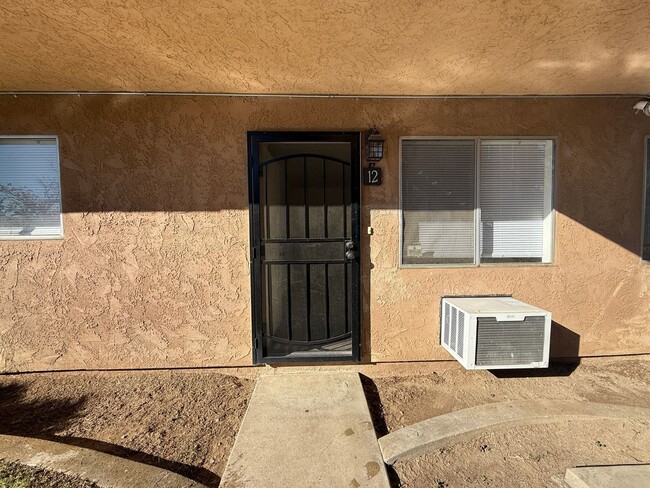 524 E Ave Q-12 in Palmdale, CA - Building Photo - Building Photo