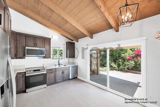 10950 Saticoy St in Los Angeles, CA - Building Photo - Building Photo