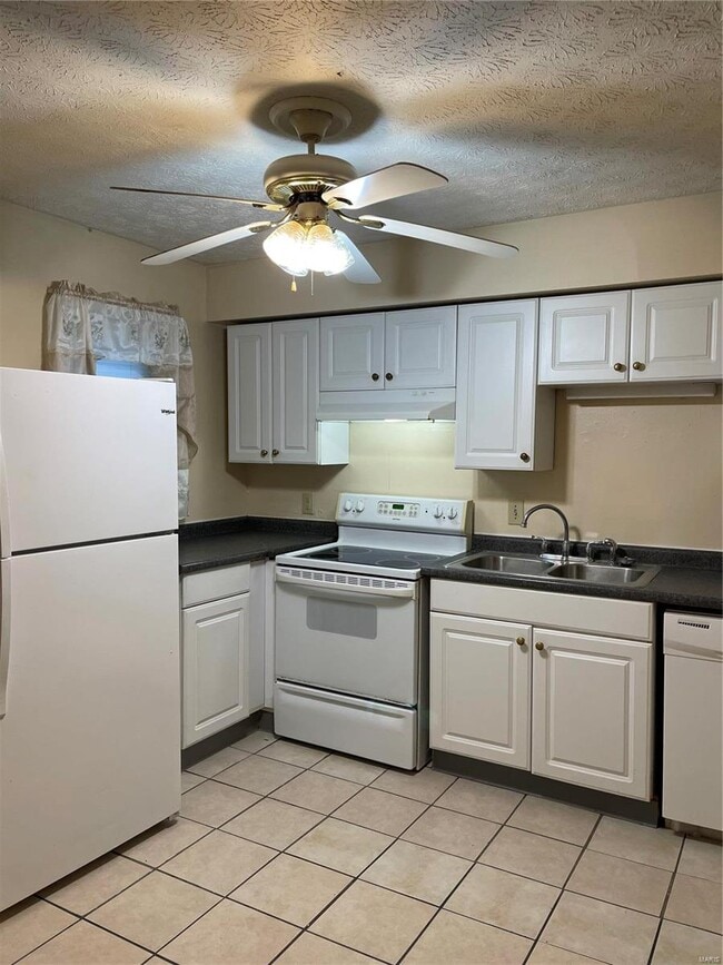 304 Estate Dr in O'Fallon, IL - Building Photo - Building Photo