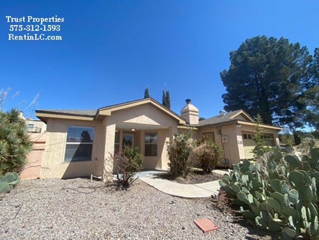 property at 2309 La Paloma Dr