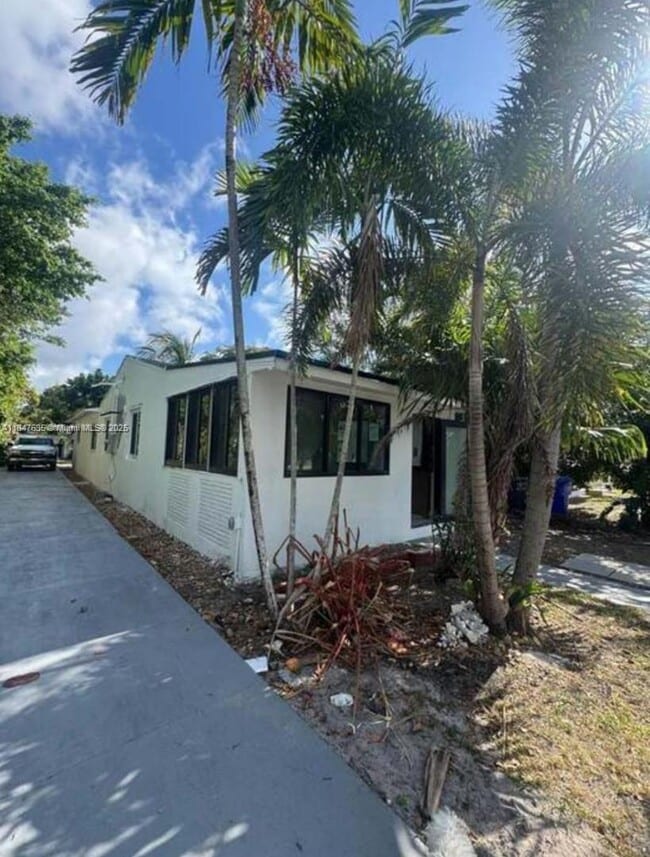2823 Polk St in Hollywood, FL - Building Photo - Building Photo