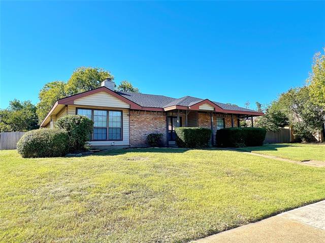 404 Lincoln Dr in Plano, TX - Building Photo