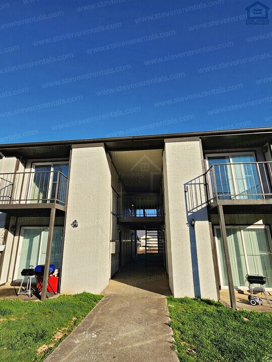 235 Vinewood Rd in McMinnville, TN - Foto de edificio