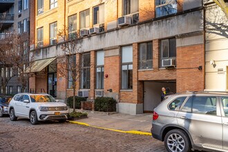 165 Perry St in New York, NY - Foto de edificio - Building Photo