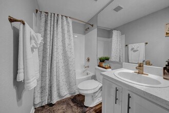 7628 Southern Brook Bend in Tampa, FL - Building Photo - Building Photo