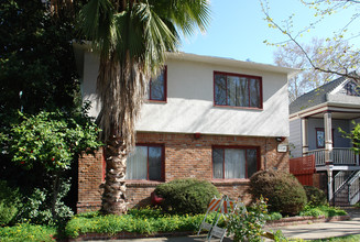 2823 D St in Sacramento, CA - Building Photo - Building Photo