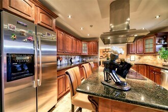 5826 SW 17th St in Miami, FL - Building Photo - Building Photo