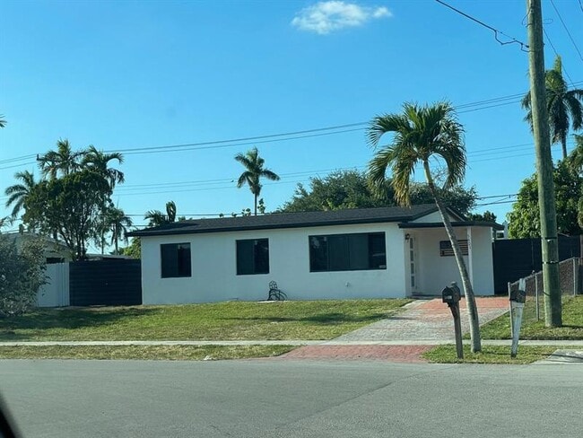 5601 SW 39th St in Davie, FL - Building Photo - Building Photo