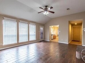 816 W Colony Dr in Arlington, TX - Building Photo - Building Photo