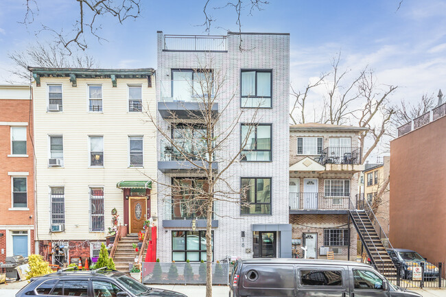 18 Van Buren St in Brooklyn, NY - Building Photo - Building Photo