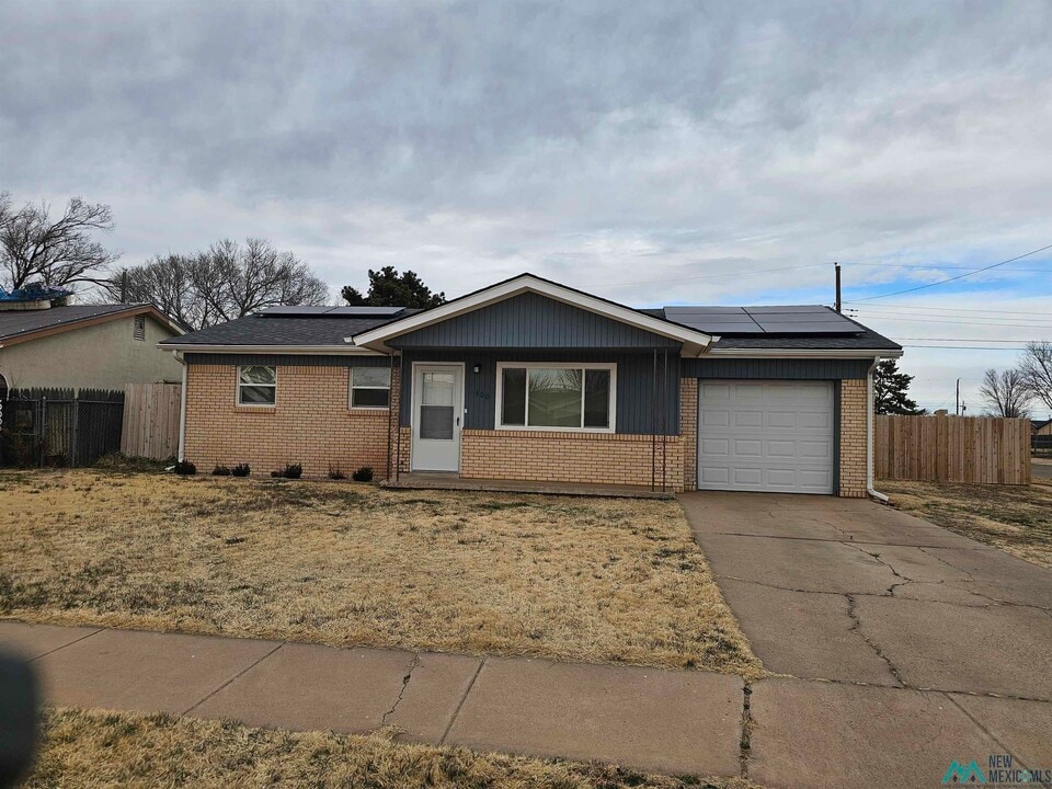 300 Circle Dr in Clovis, NM - Building Photo