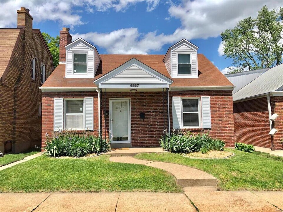 6537 Mardel Ave in St. Louis, MO - Foto de edificio