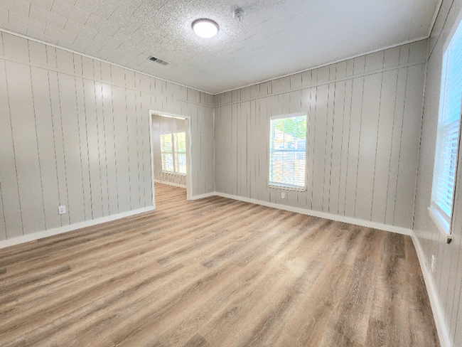 303 W Cedar St in Granger, TX - Building Photo - Building Photo
