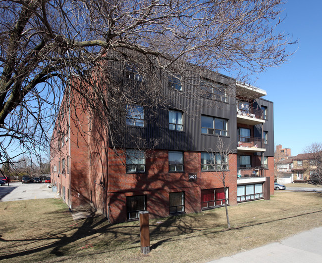 3020 Keele St in Toronto, ON - Building Photo - Building Photo