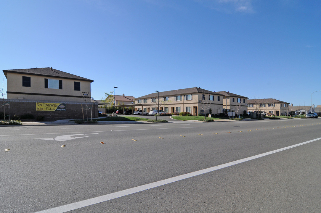 River Valley West in Yuba City, CA - Foto de edificio