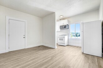 1918 Grace Ave in Los Angeles, CA - Building Photo - Building Photo