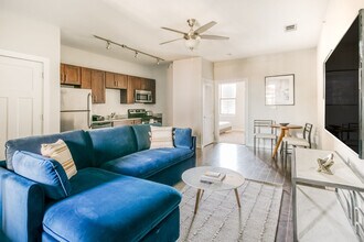 1016 18th Ave S in Nashville, TN - Foto de edificio - Building Photo