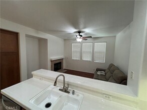 28429 Socorro St, Unit 24 in Murrieta, CA - Foto de edificio - Building Photo