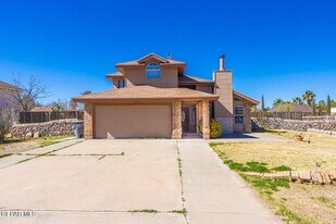 5717 Saplinas Rd in El Paso, TX - Building Photo