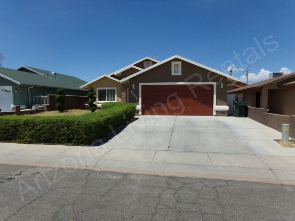 3741 N Kenneth Rd in Kingman, AZ - Building Photo
