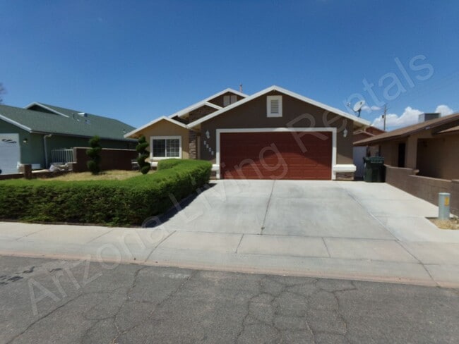 property at 3741 N Kenneth Rd