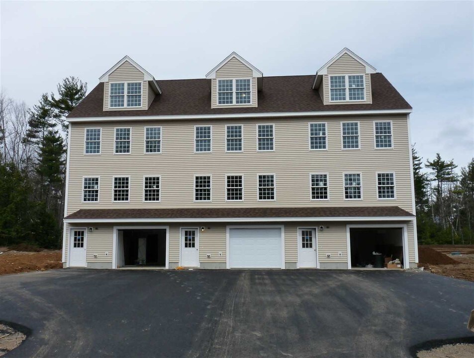 56 Eagle Ridge Rd in Sandown, NH - Building Photo