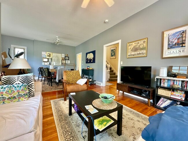 512 Centre St, Unit 2