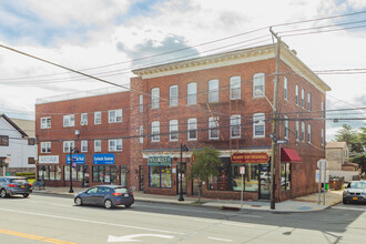 400-410 Jericho Tpke in New Hyde Park, NY - Building Photo - Building Photo