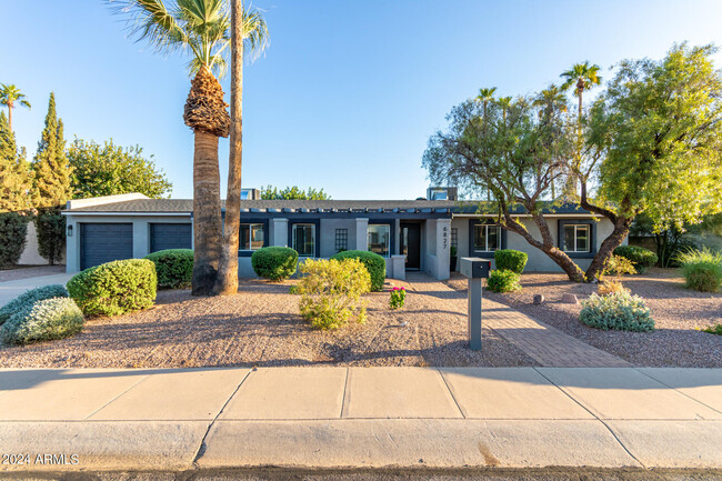 6827 E Ludlow Dr in Scottsdale, AZ - Foto de edificio - Building Photo