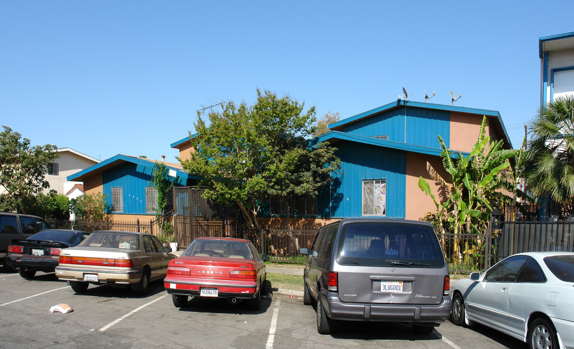 1600-1602 Cedar Ave in Long Beach, CA - Foto de edificio