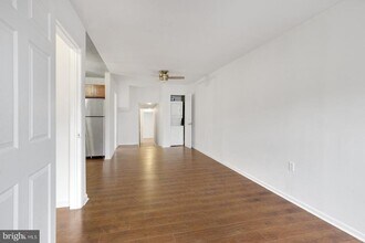 240 W Girard Ave in Philadelphia, PA - Building Photo - Building Photo