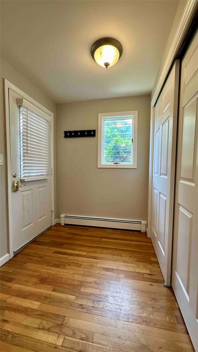 158 Anstice St in Oyster Bay, NY - Foto de edificio - Building Photo
