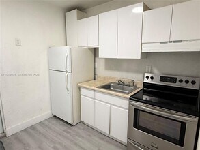 5903 SW 26th Terrace in West Park, FL - Building Photo - Building Photo