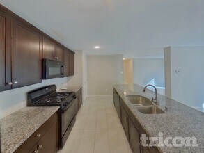 1732 Clairborne Ct in Oak Point, TX - Foto de edificio - Building Photo