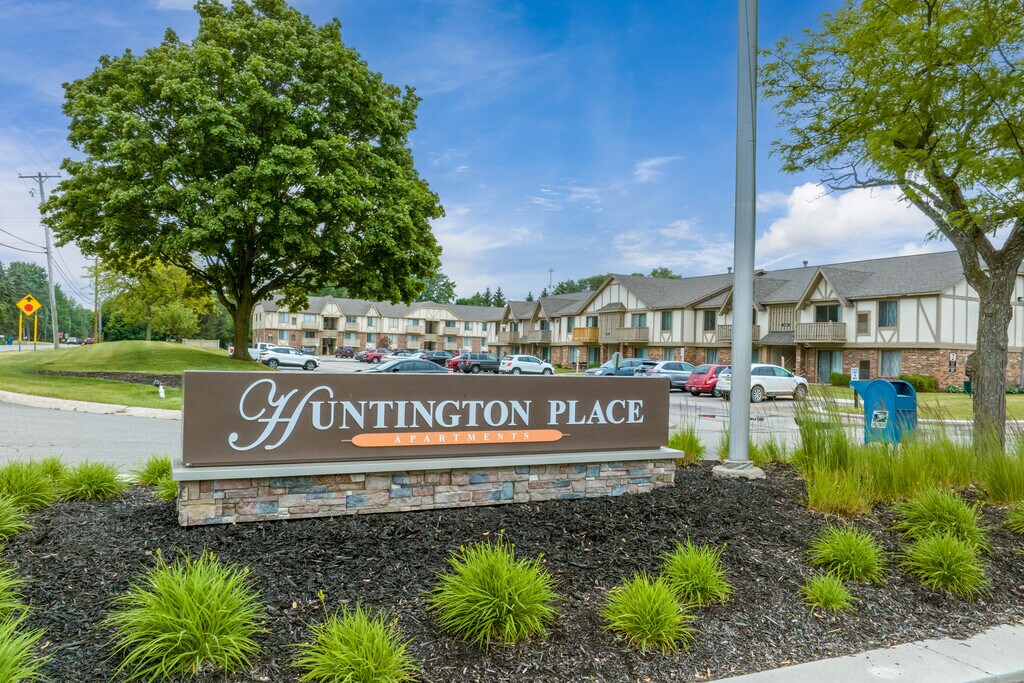 Huntington Place Apartments in Essexville, MI
