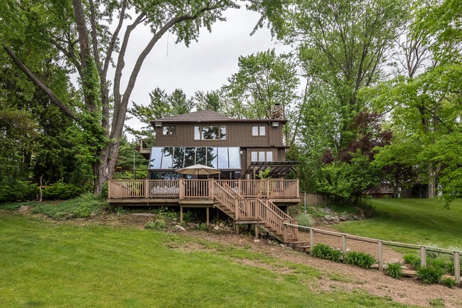 10985 E Pleasant Lake Rd in Manchester, MI - Building Photo - Building Photo