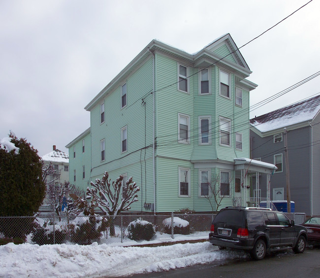 74 16th St in Fall River, MA - Foto de edificio - Building Photo