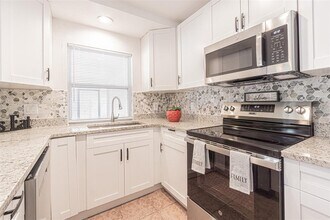 12609 130th St in Largo, FL - Building Photo - Building Photo