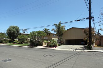 Watch Hill Apartments in Port Hueneme, CA - Foto de edificio - Building Photo