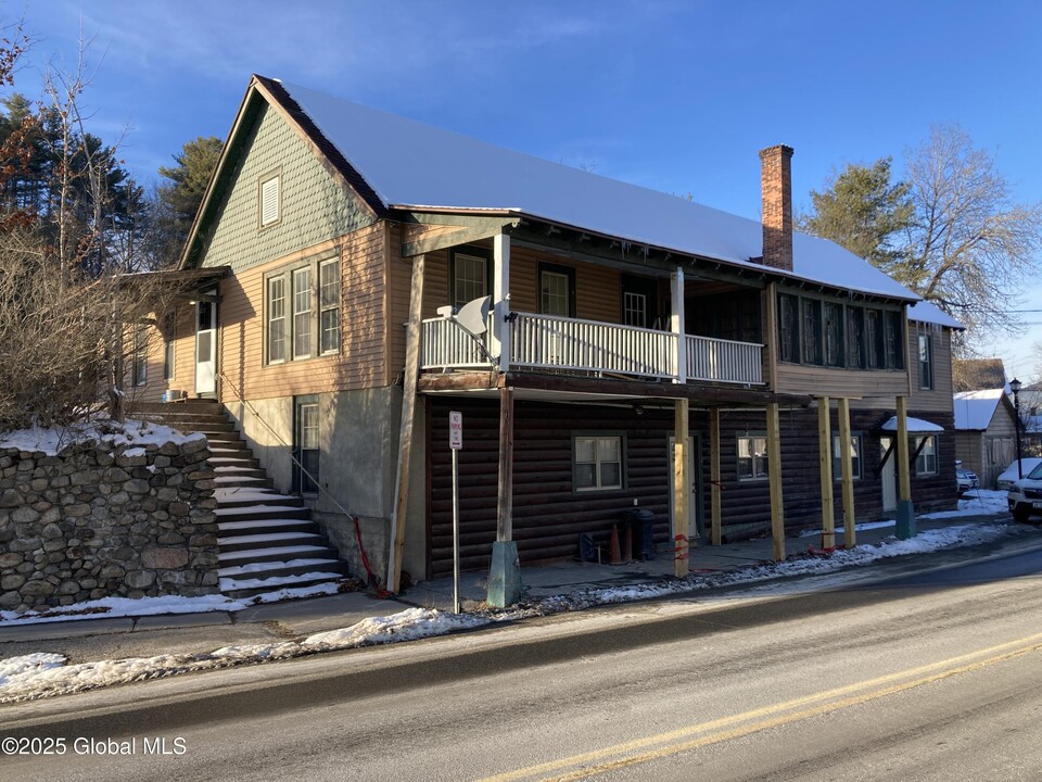 7915 US-9 in Pottersville, NY - Foto de edificio
