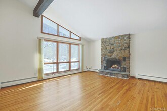 4 Sassi Dr in Croton-on-Hudson, NY - Building Photo - Building Photo