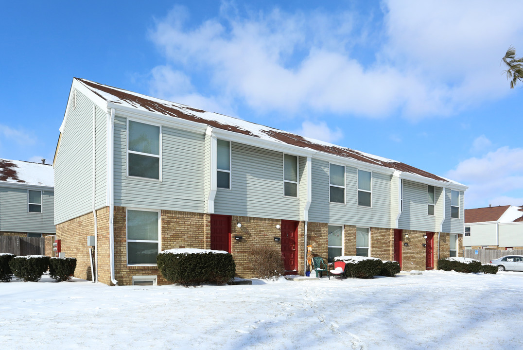 Sharon Green Townhomes in Columbus, OH - Building Photo