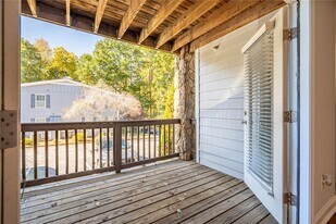 402 Madison Ln S E in Smyrna, GA - Building Photo