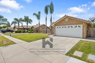 2651 Elsinore St in Tulare, CA - Building Photo - Building Photo