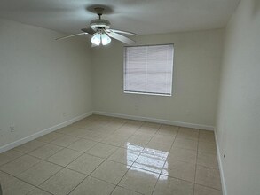 10203 Carriage Glen Ct in Tampa, FL - Building Photo - Building Photo