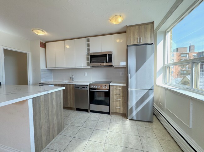 140 Springhurst Ave in Toronto, ON - Building Photo - Building Photo